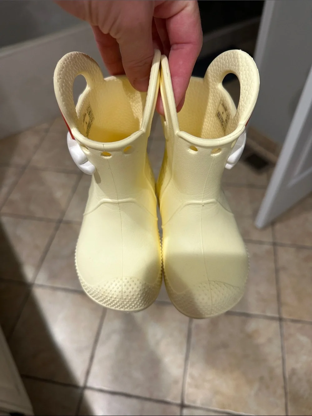CROCS Kids Pale Yellow Rain Boots with Rainbow & Cloud Charm